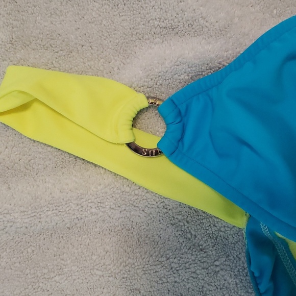 Nwot Venus bikini top - Picture 4 of 5